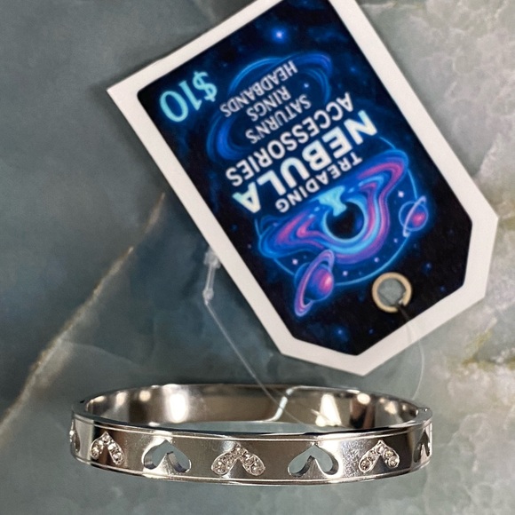 TreadingNebula Silver-Tons Heart Bangle Bracelet - Picture 2 of 5